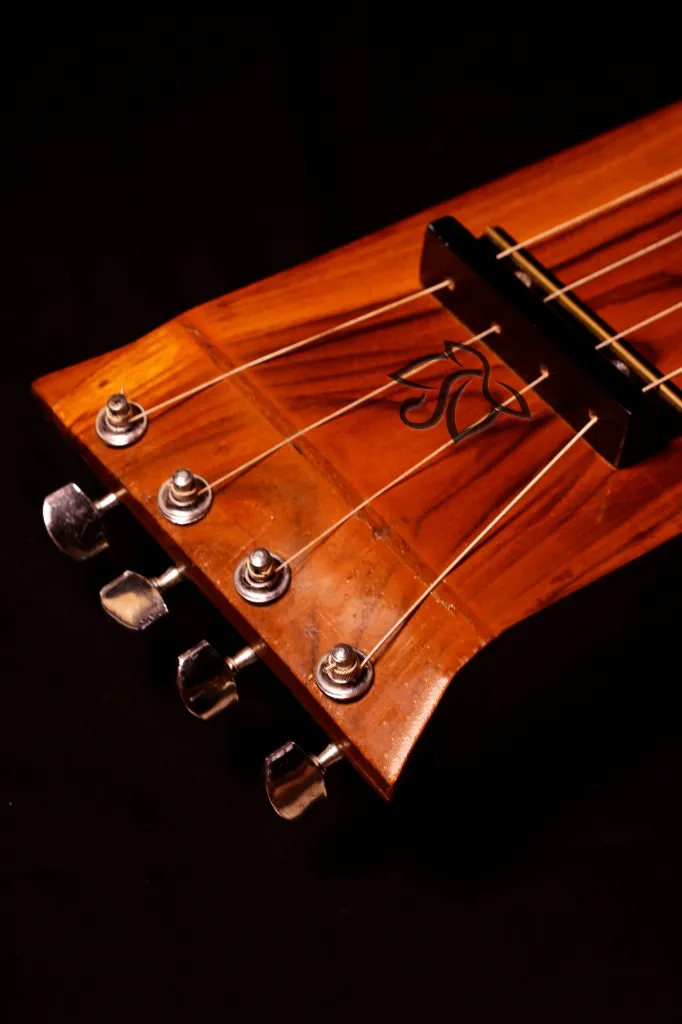 tanpura keys.webp
